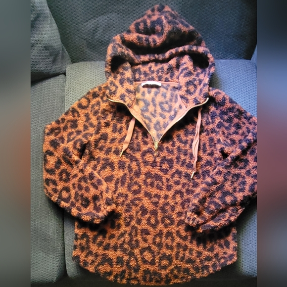 LOFT Tops - Loft Size S Animal Print Cheetah/Leopard 1/2 Zip up Fuzzy Hoodie !